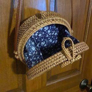 Cute woven circular purse with blue floral inside
